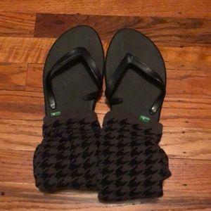 Sanuk sandals with built in socks